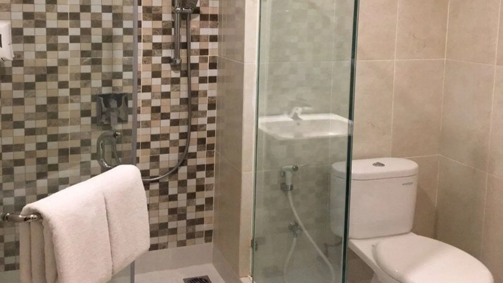 Deluxe Room - King Bed 2